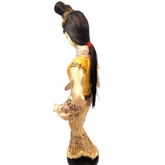 Vintage Chinese Doll Marked Taiwan 15" Silk Hanfu with Paper Fan - Picture 4 of 10